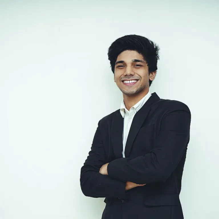 Effective Ways to Describe a Leader in Corporate Culture